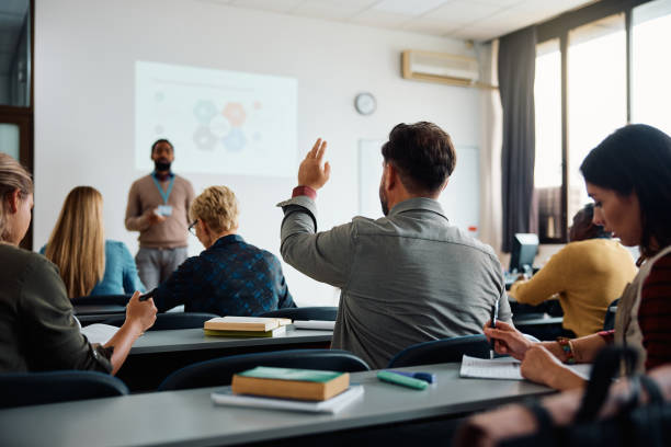 Vale a Pena Investir em um Curso Preparatório para Professor